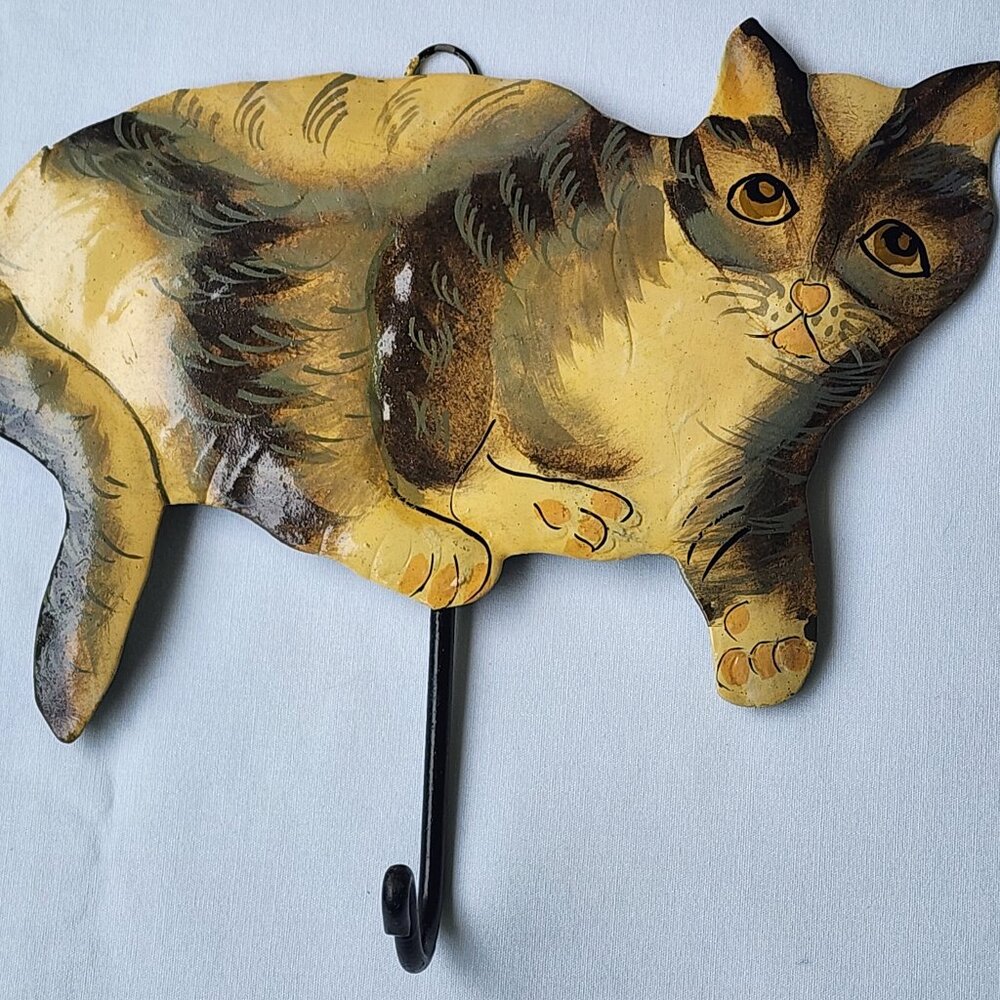 Wall Hanging Metal Cat with Hook  7 1/4" x 6 1/2"  India